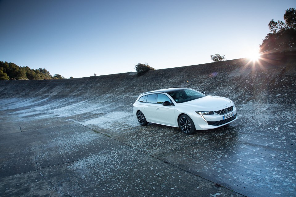 Photo Peugeot 508 II SW GT HYbrid Blanc Nacré - Essais presse 2