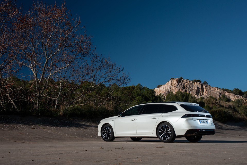 Photo Peugeot 508 II SW GT HYbrid Blanc Nacré - Essais presse 2