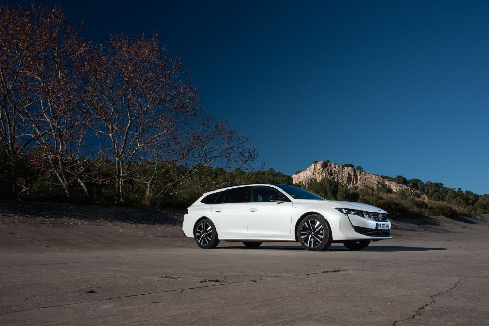 Photo Peugeot 508 II SW GT HYbrid Blanc Nacré - Essais presse 2