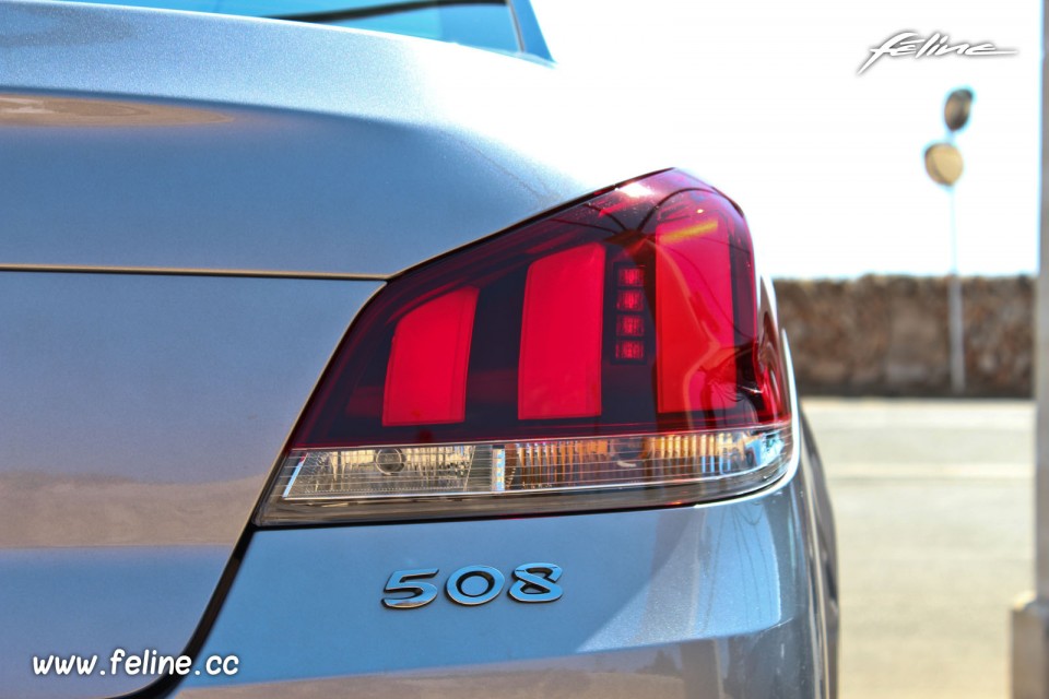 Photo nouveau feu arrière LED Peugeot 508 restylée