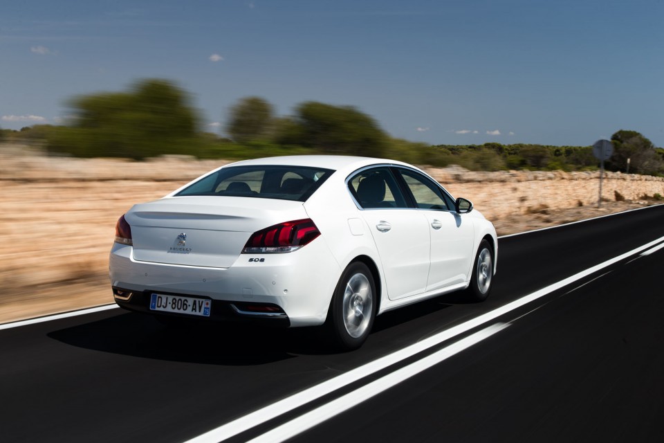 Photo officielle Peugeot 508 restylée Blanc Nacré - Essais Sep