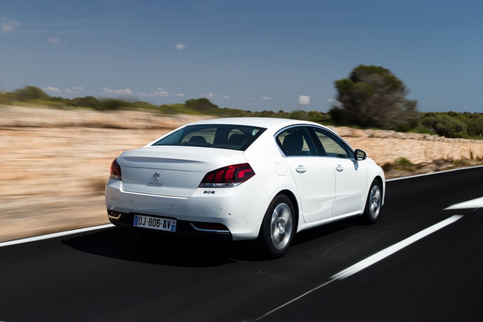 Photo officielle Peugeot 508 restylée Blanc Nacré - Essais Sep