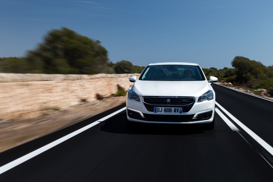 Photo officielle Peugeot 508 restylée Blanc Nacré - Essais Sep