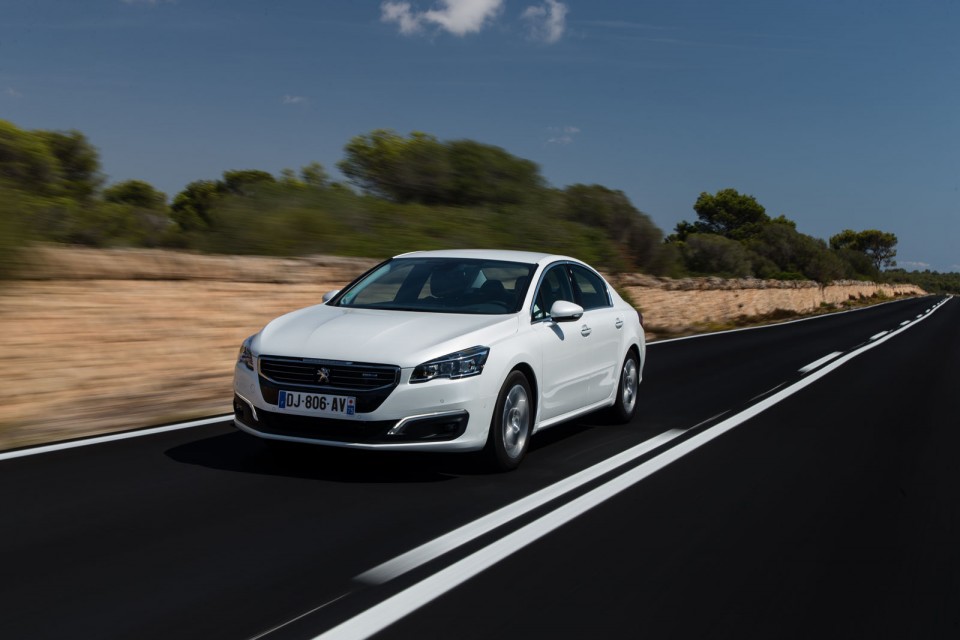 Photo officielle Peugeot 508 restylée Blanc Nacré - Essais Sep