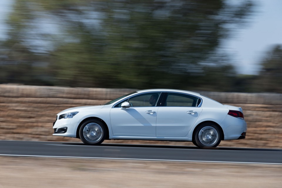 Photo officielle Peugeot 508 restylée Blanc Nacré - Essais Sep