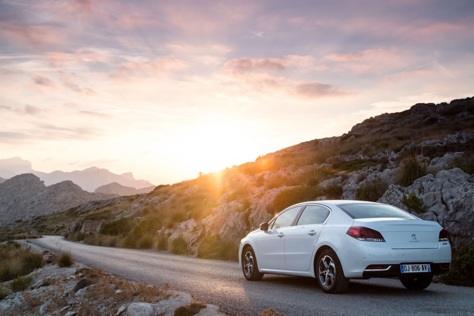 Photo officielle Peugeot 508 restylée Blanc Nacré - Essais Sep