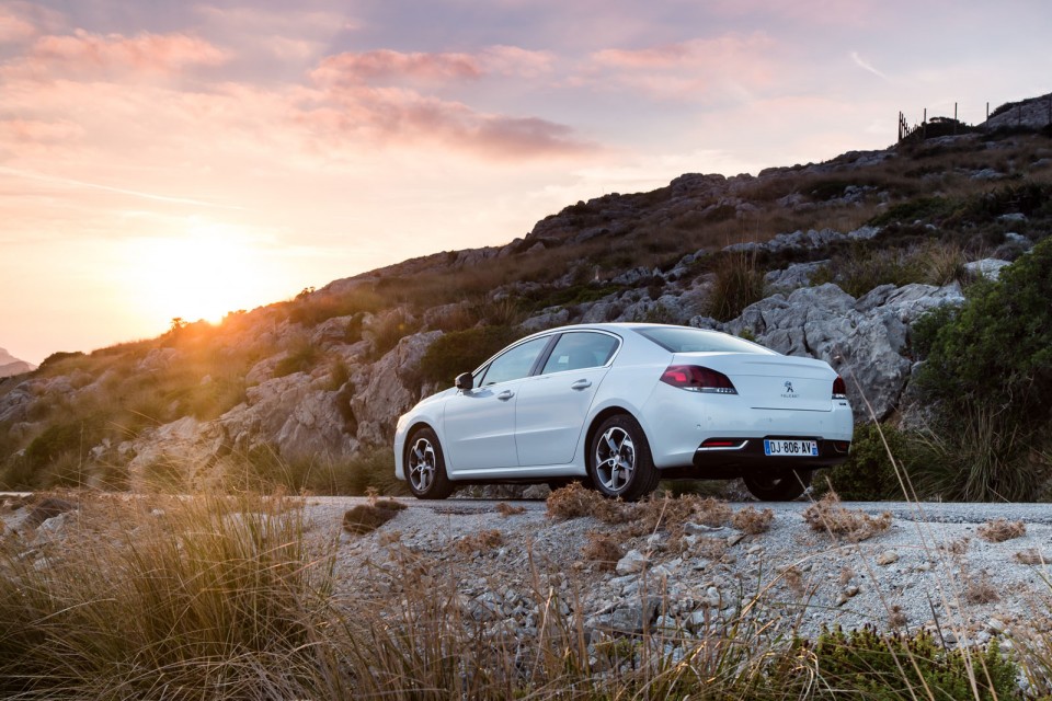 Photo officielle Peugeot 508 restylée Blanc Nacré - Essais Sep