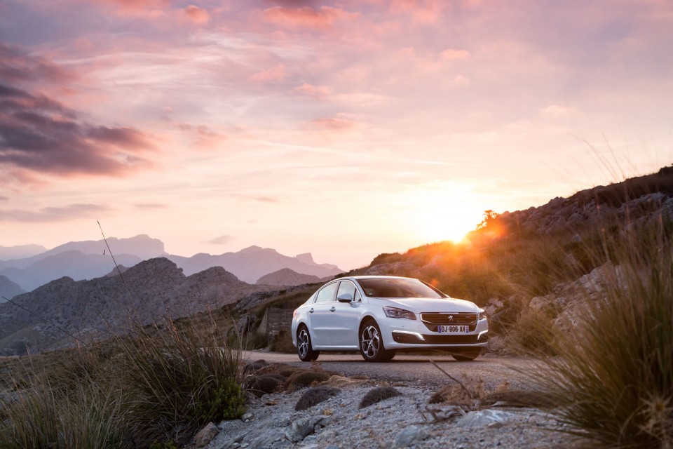 Photo officielle Peugeot 508 restylée Blanc Nacré - Essais Sep