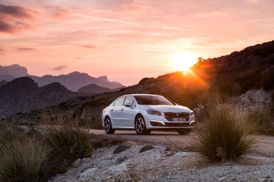 Photo officielle Peugeot 508 restylée Blanc Nacré - Essais Sep