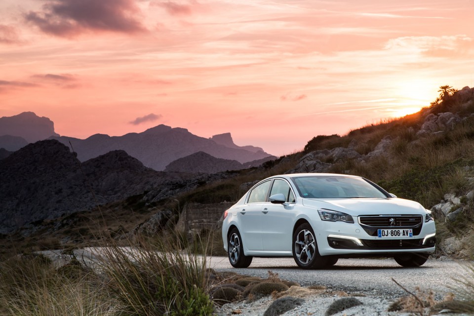 Photo officielle Peugeot 508 restylée Blanc Nacré - Essais Sep