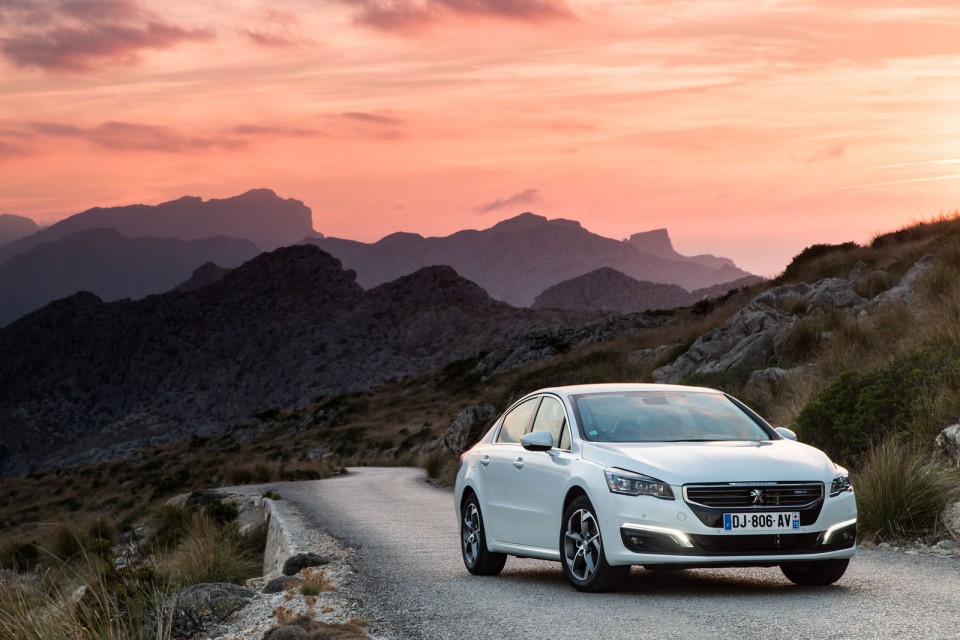 Photo officielle Peugeot 508 restylée Blanc Nacré - Essais Sep