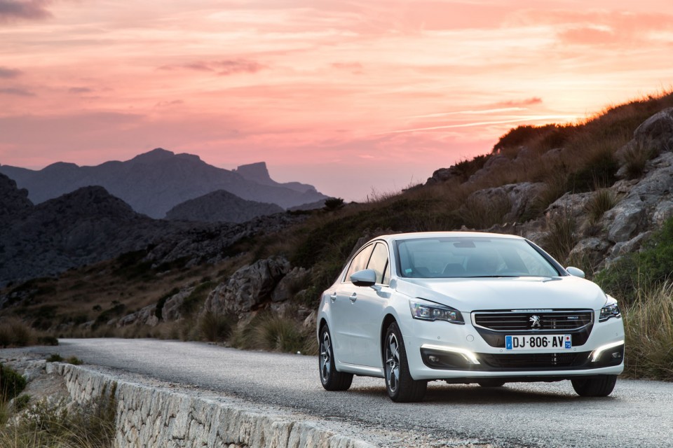 Photo officielle Peugeot 508 restylée Blanc Nacré - Essais Sep