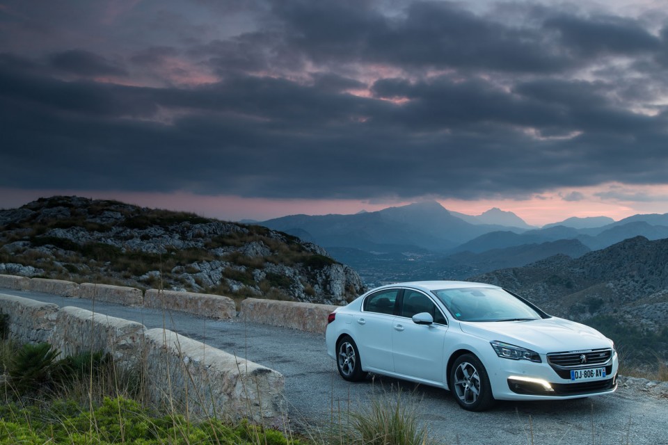 Photo officielle Peugeot 508 restylée Blanc Nacré - Essais Sep