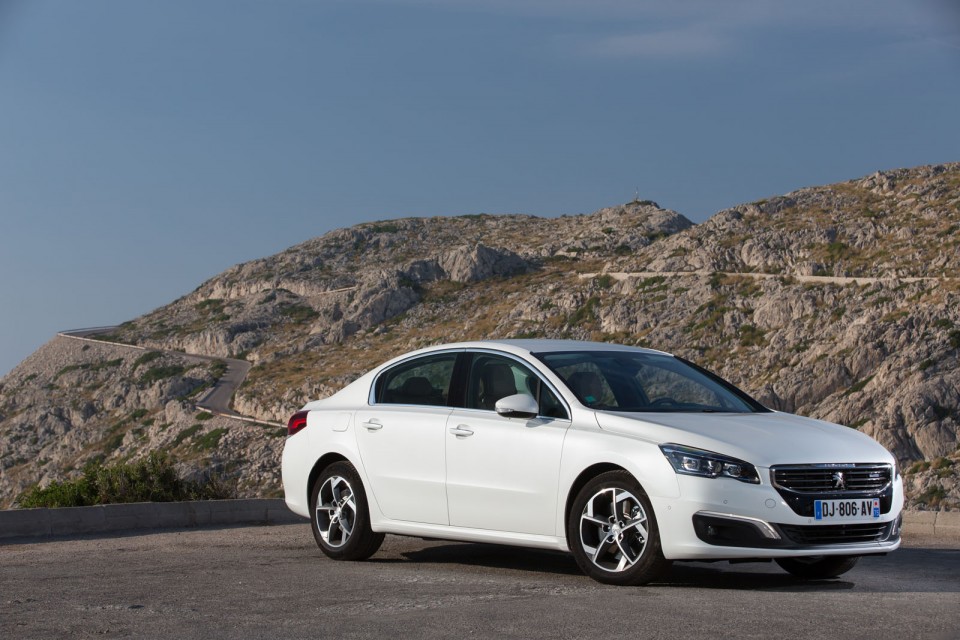 Photo officielle Peugeot 508 restylée Blanc Nacré - Essais Sep