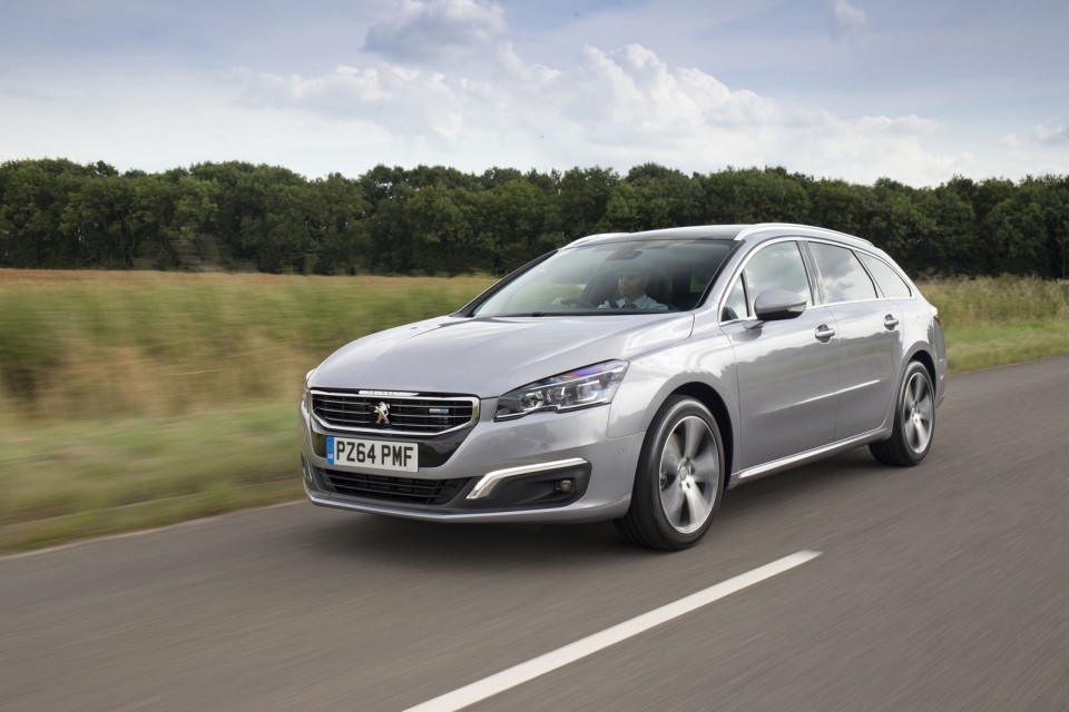 Photo officielle Peugeot 508 SW Féline restylée Gris Artense (