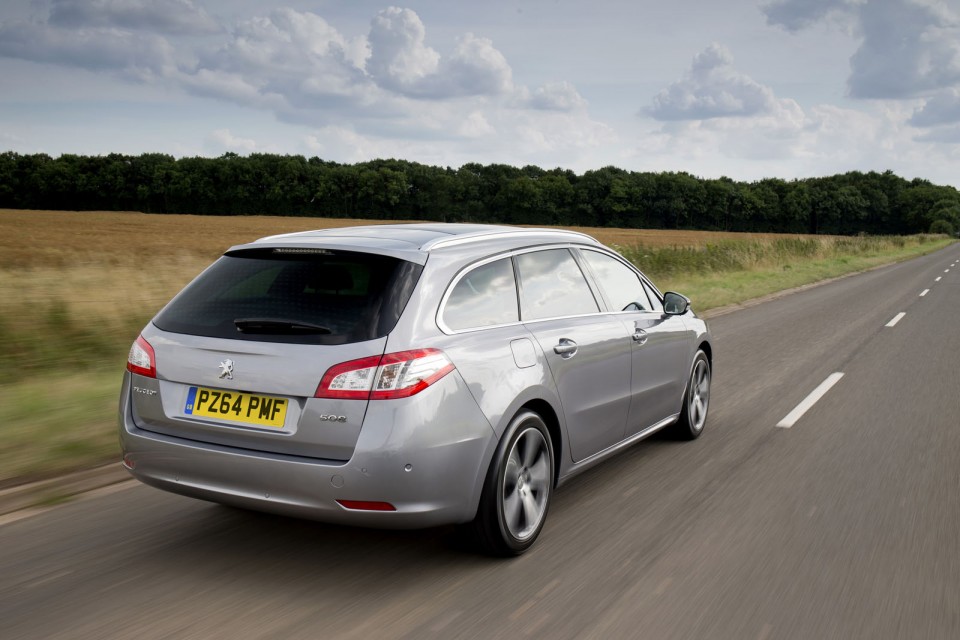 Photo officielle Peugeot 508 SW Féline restylée Gris Artense (