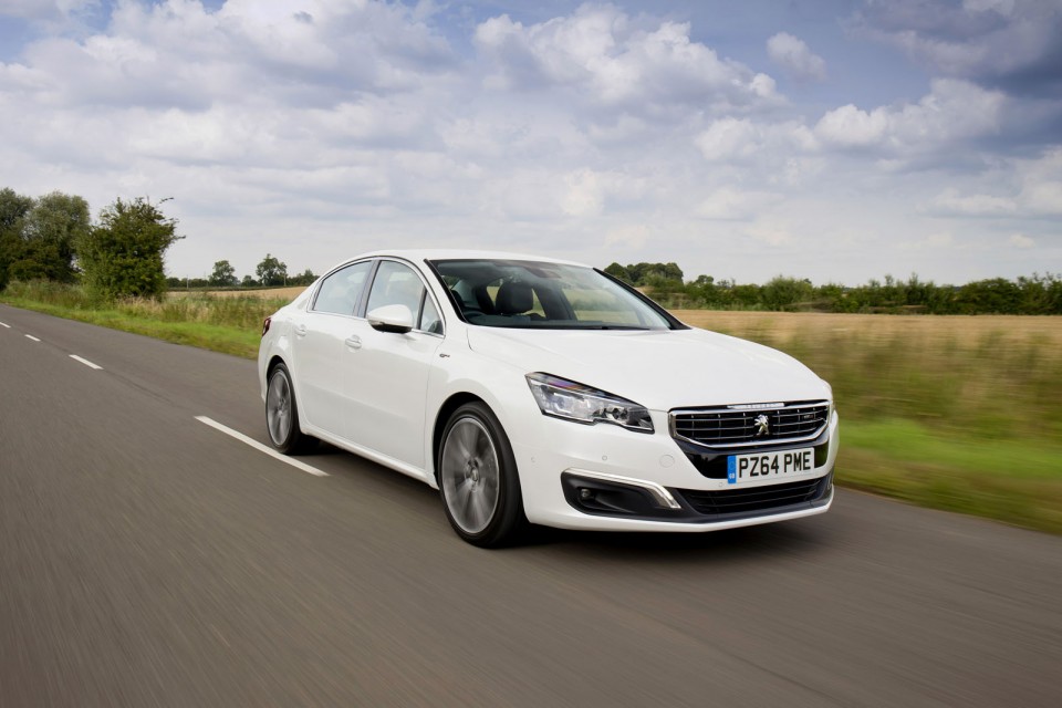 Photo officielle Peugeot 508 GT restylée Blanc Banquise (UK)