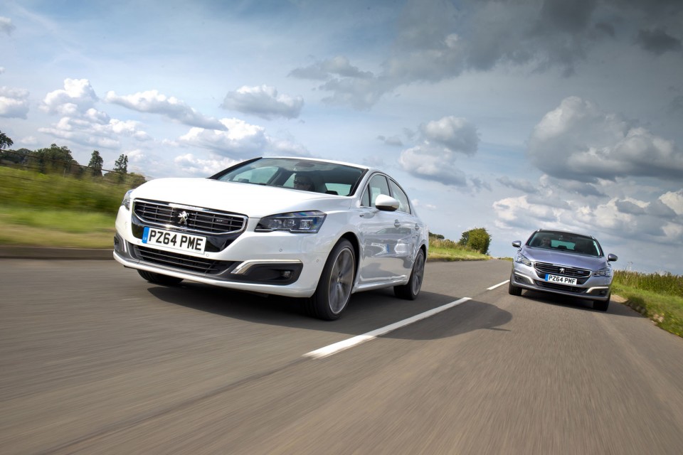 Photo officielle Peugeot 508 GT restylée Blanc Banquise (UK)