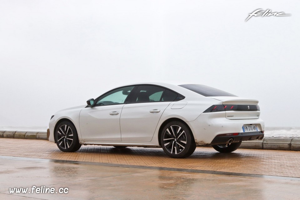 Photo 3/4 arrière Peugeot 508 II GT HYbrid 225 (2020)