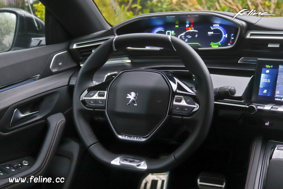 Photo volant cuir Peugeot 508 II GT HYbrid 225 (2020)