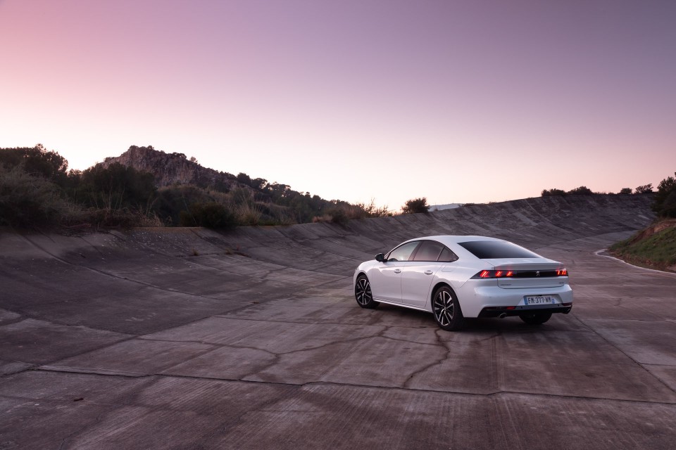 Photo Peugeot 508 II GT HYbrid Blanc Nacré - Essais presse 2020