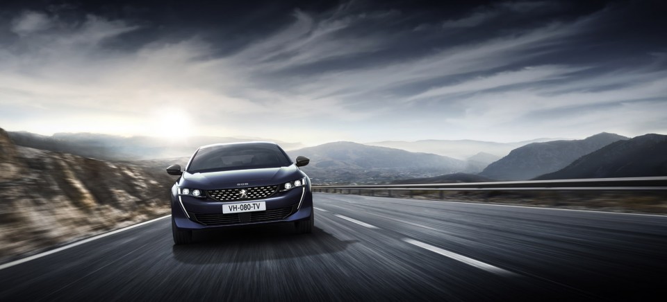 Photo route Peugeot 508 First Edition Dark Blue (2018)