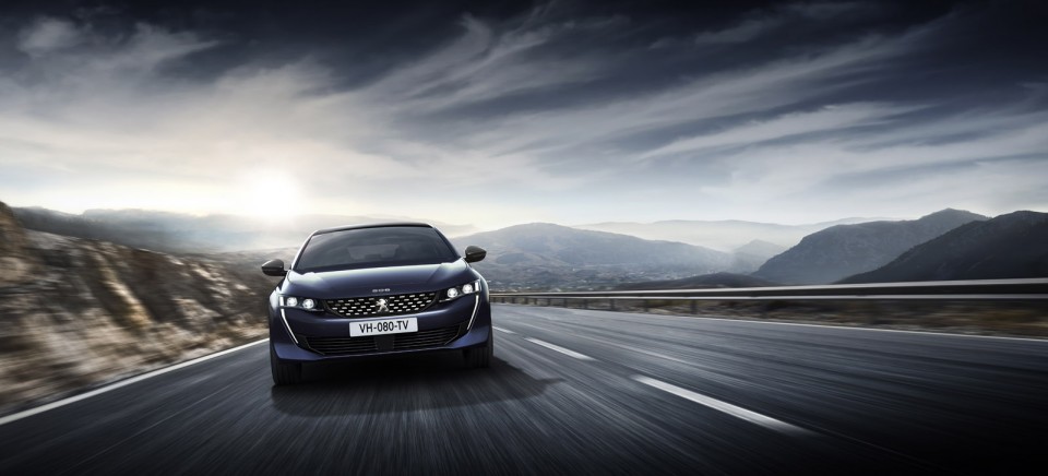 Photo dynamique Peugeot 508 First Edition Dark Blue (2018)