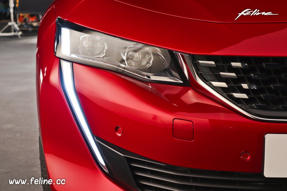 Photo signature lumineuse avant Full LED Peugeot 508 II GT Rouge