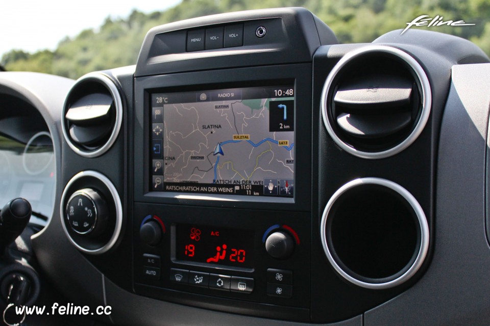 Photo navigation GPS écran tactile SMEG+ Peugeot Partner Tepee - Photos  Peugeot - Féline