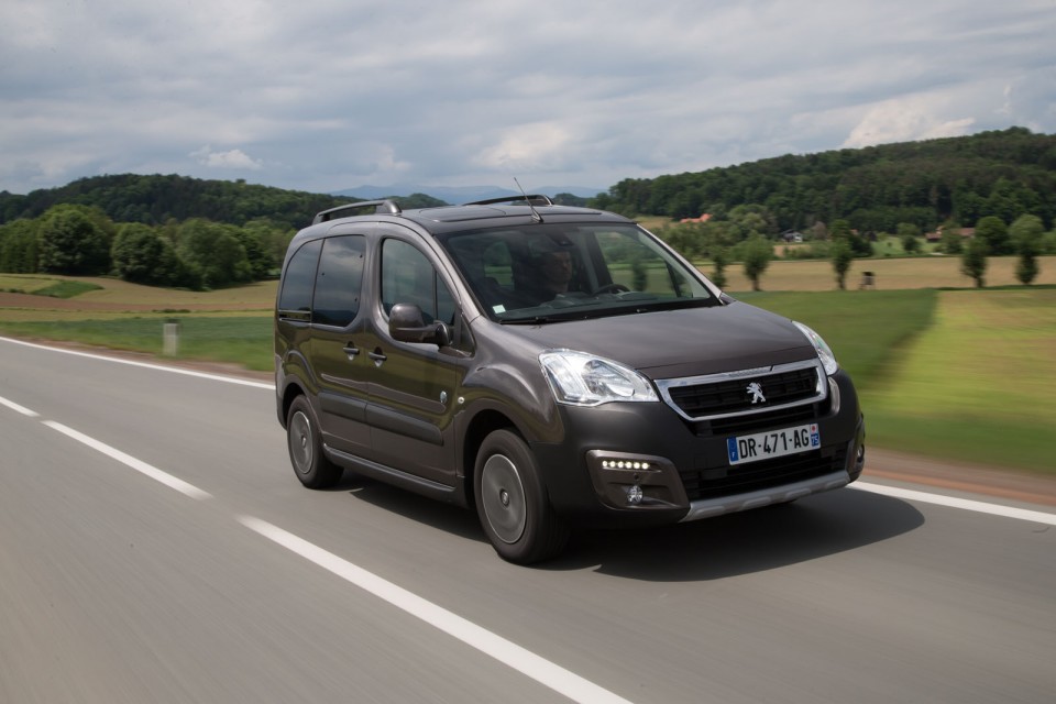 Photo Officielle Peugeot Partner Tepee Outdoor Gris Moka Essai Photos Peugeot Féline