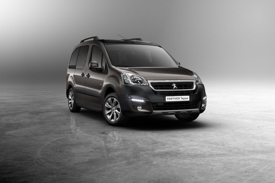 Photo officielle 3/4 avant Peugeot Partner Tepee Outdoor restyl