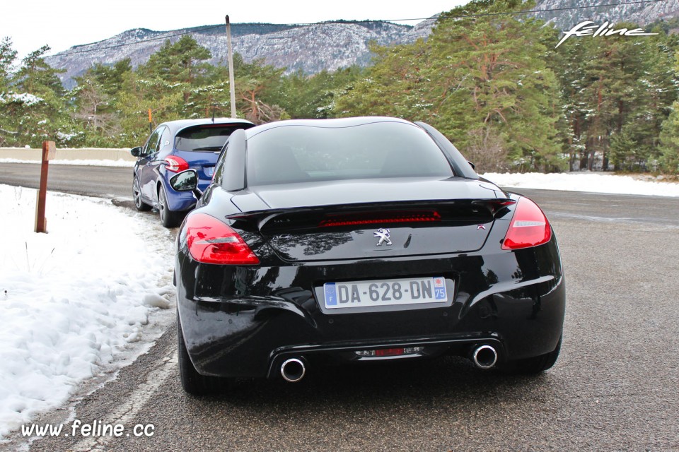 Photo Peugeot RCZ R Noir Perla Nera et 208 GTi Bleu Virtuel - Essais Novembre 2013 - 1-012