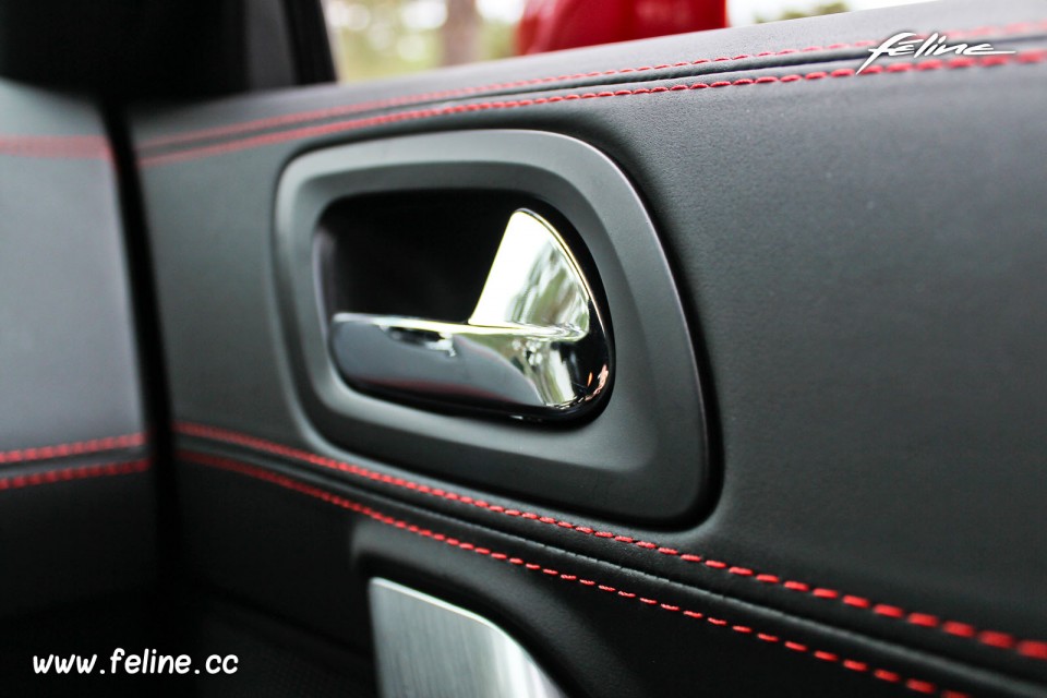 Photo poignée de porte Peugeot RCZ R Rouge Erythrée - Essais Novembre 2013 - 1-045