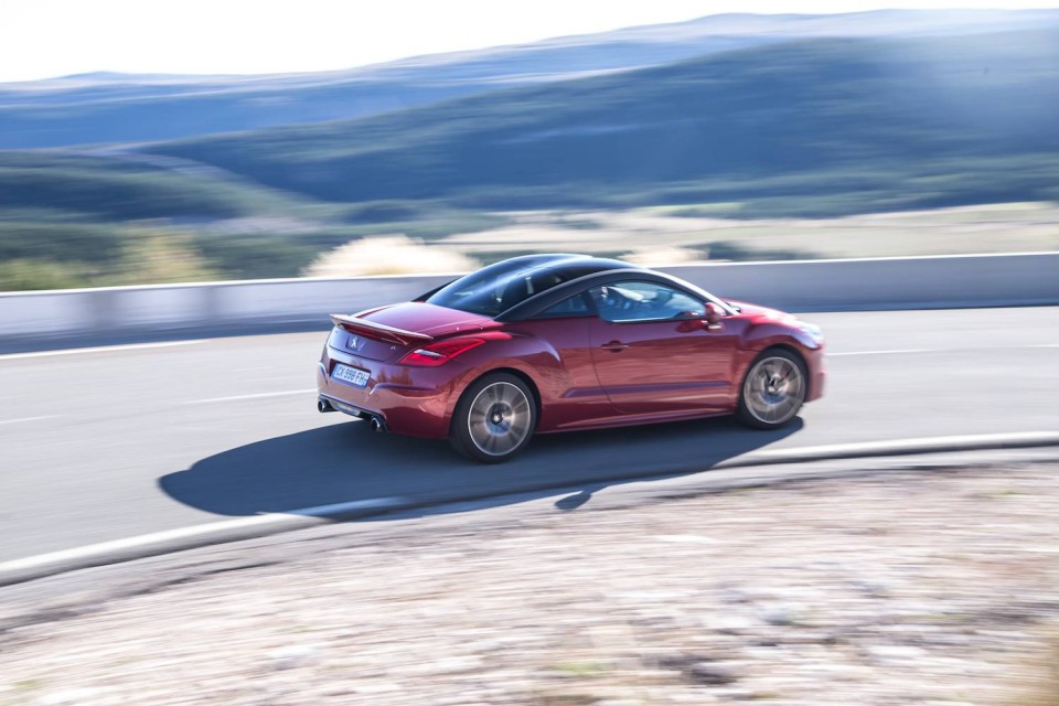 Photo officielle Peugeot RCZ R Rouge Erythrée - Essais Novembre 2013 - 1-018