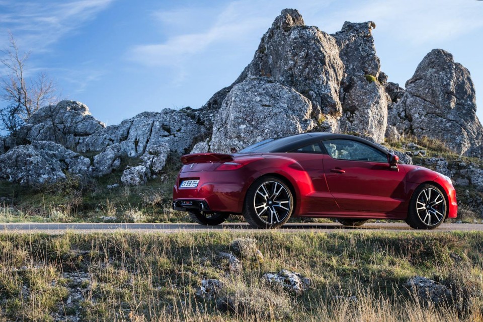 Photo officielle Peugeot RCZ R Rouge Erythrée - Essais Novembre 2013 - 1-026