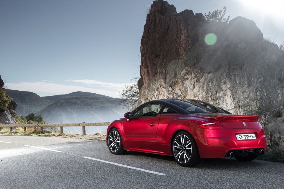 Photo officielle Peugeot RCZ R Rouge Erythrée - Essais Novembre 2013 - 1-035