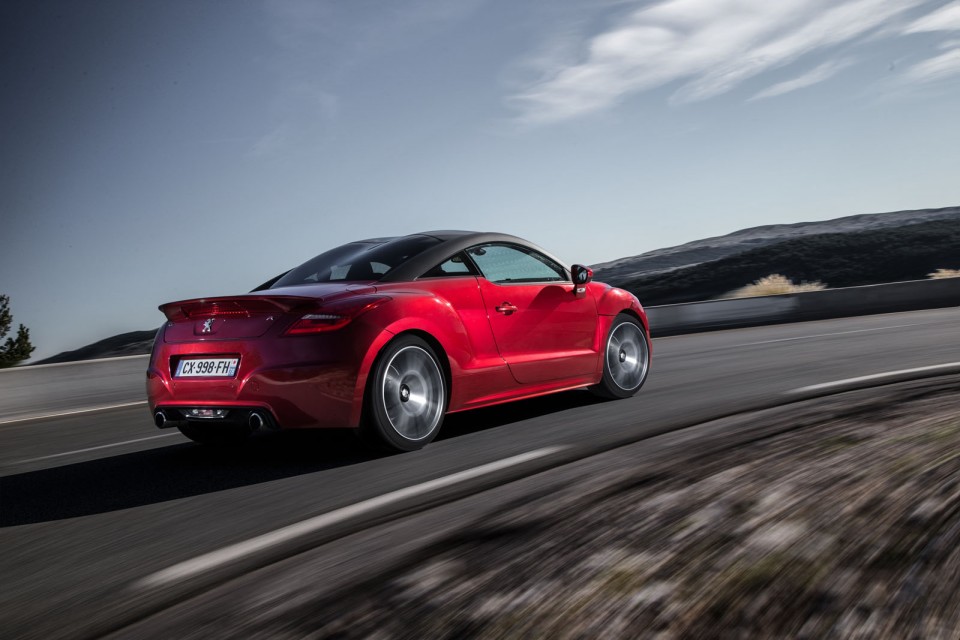 Photo officielle Peugeot RCZ R Rouge Erythrée - Essais Novembre 2013 - 1-037