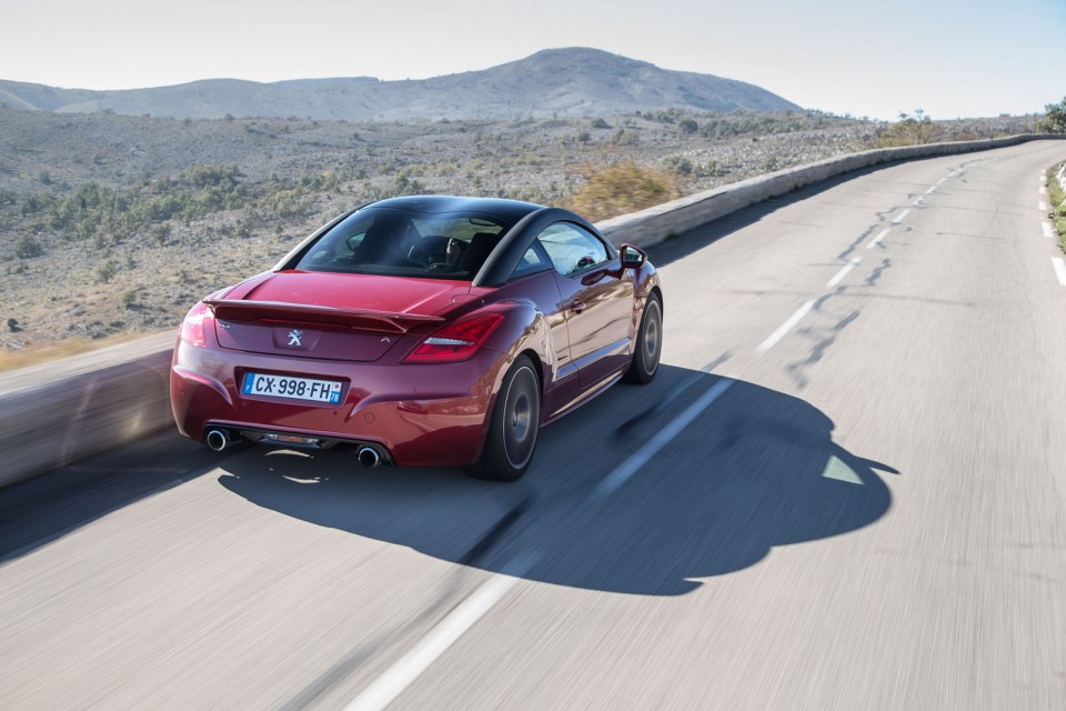 Photo officielle Peugeot RCZ R Rouge Erythrée - Essais Novembre 2013 - 1-045