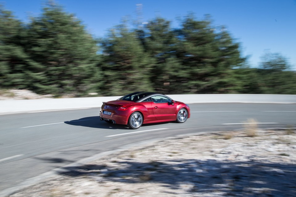 Photo officielle Peugeot RCZ R Rouge Erythrée - Essais Novembre 2013 - 1-048