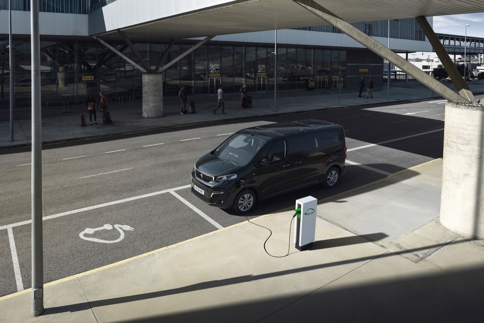 Photo officielle Peugeot e-Traveller Electrique (2020)