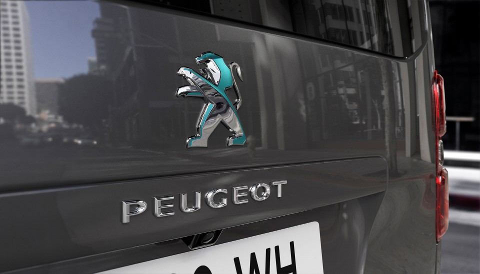 Photo sigle Lion bicolore Peugeot e-Traveller Electrique (2020)