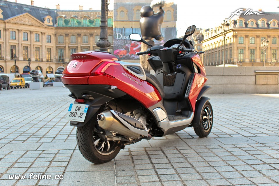 Photo 3/4 arrière Peugeot Metropolis 400i Rouge Safran - 1-004