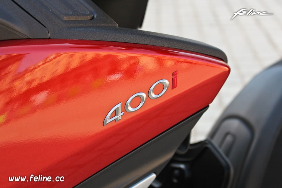 Photo sigle 400i Peugeot Metropolis 400i Rouge Safran - 1-019