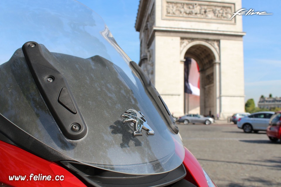 Photo lunette avant Peugeot Metropolis 400i Rouge Safran - 1-035