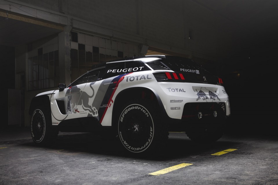 Photo 3/4 arrière Peugeot 3008 DKR (2017)